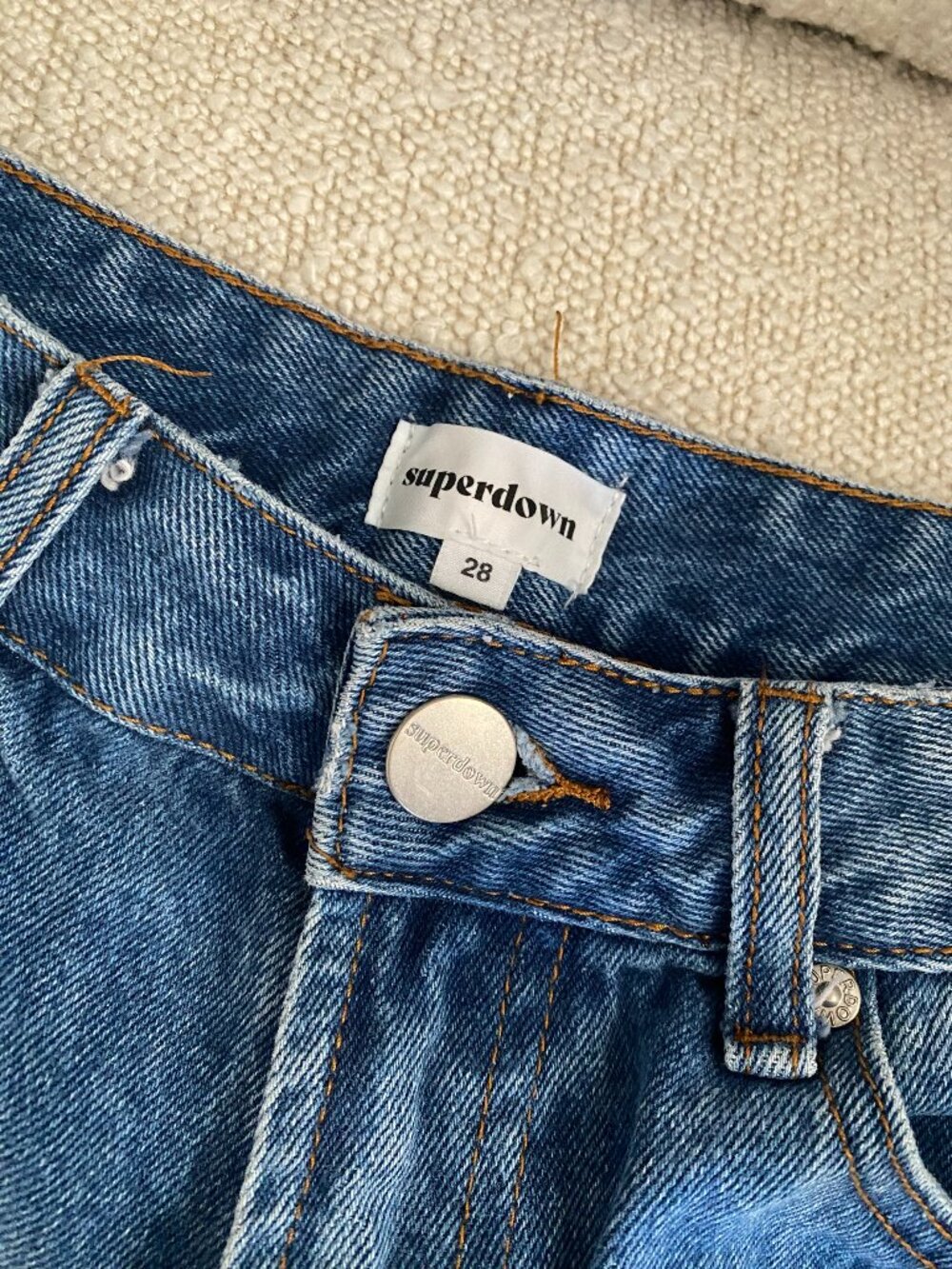 Revolve Superdown | Lennon Distressed Mid Short (RUNS SMALL) - Picture 6 of 12